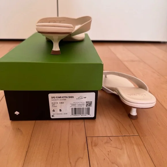 Kate Spade New York Spade Flower Kitten Heel Sandals - Ivory - Size 6B - Picture 5 of 6